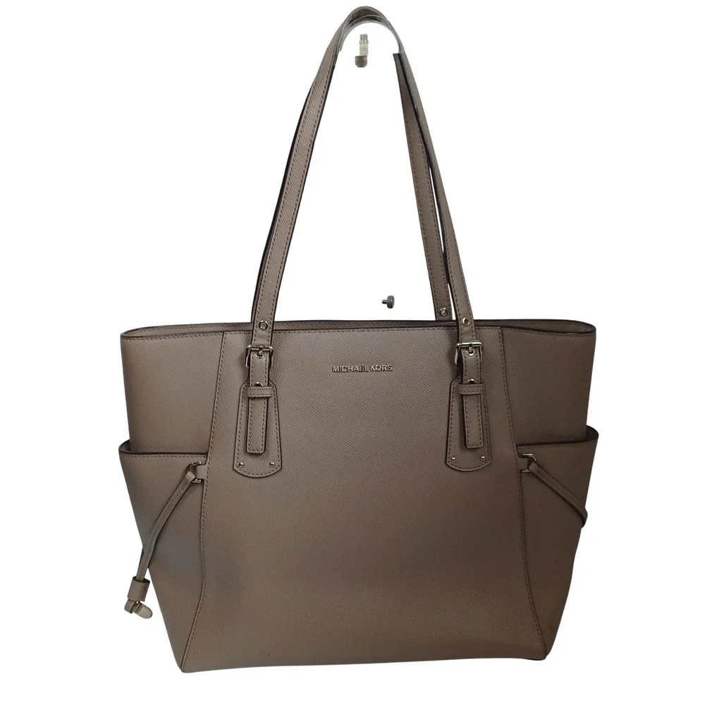 Michael Kors Voyager East West Tote Bag Taupe Saffiano Leather Gold Hardware - Picture 1 of 16
